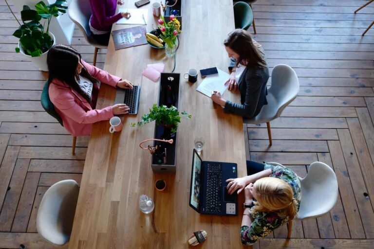 ginaikes se meeting diikisis mias epixirisis
